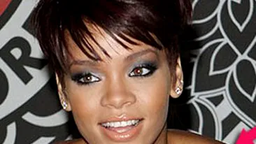 Rihanna ar putea primi rolul lui Whitney Houston intr-un film biografic!