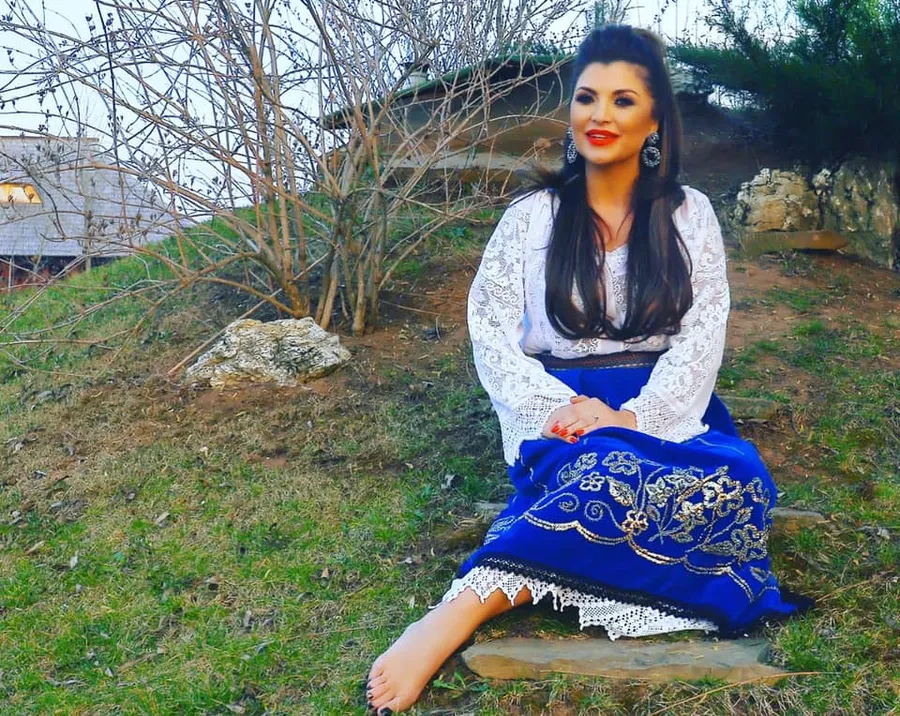 Claudia Ghițulescu a reușit să depășească prin cântec, cele mai mari obstacole din viață (Foto: Facebook)