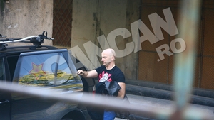 Foloseste resursele trupei pentru afacerile sotiei! Calin Goia a carat parchet cu duba Voltaj