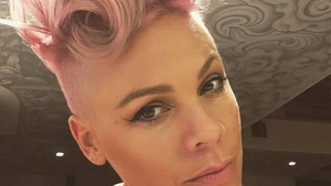 PINK a născut! Primele imagini cu băieţelul ei