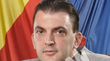 Liberalii au iesit la deszapezire! Au pus mana pe lopeti si au curatat statiile de autobuz si de tramvai din sectorul 6