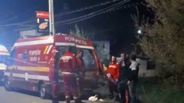 O ambulanță SMURD a fost lovită de tren în Maramureș. Pacienta la care trebuia să ajungă a murit
