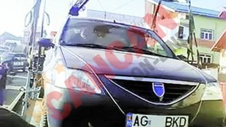 Senzatii tari la 88 de ani! Masina  in care se afla o batranica a fost ridicata cu tot cu pasager!