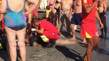 FOTO! Clipe de coşmar pe o plajă din Mamaia! O femeie a fost la un pas de moarte după ce a intrat în mare