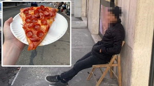Povestea românului care cerșește pizza pe o stradă din Italia. Cine sunt părinții lui, de fapt