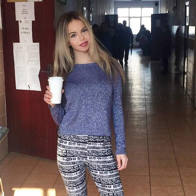 Barbie de România a pozat topless într-un avion de lux. Ce răspuns i-a dat unei prietene care i-a lăsat un comentariu sincer