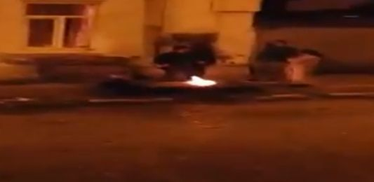 O familie din Galaţi a fost arestată pentru că a pârlit porcul în centrul oraşului