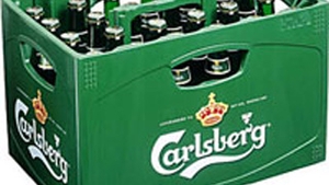 Angajatii Carlsberg, in greva pentru ca li s-a limitat consumul de bere la munca!