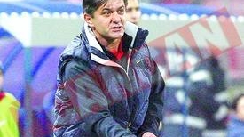 Lacatus a esuat din nou in tentativa de a-i impaca pe fani cu Becali