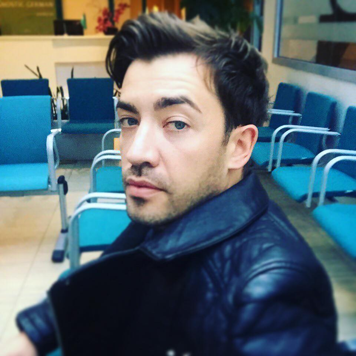 Îl mai știi pe Arsenie de la O-Zone? Bărbatul este complet schimbat față de acum 20 de ani