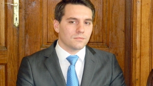 Amor la Casa Regala! O studenta sexy a declansat atacul la principele Nicolae cu mesaje de dragoste!