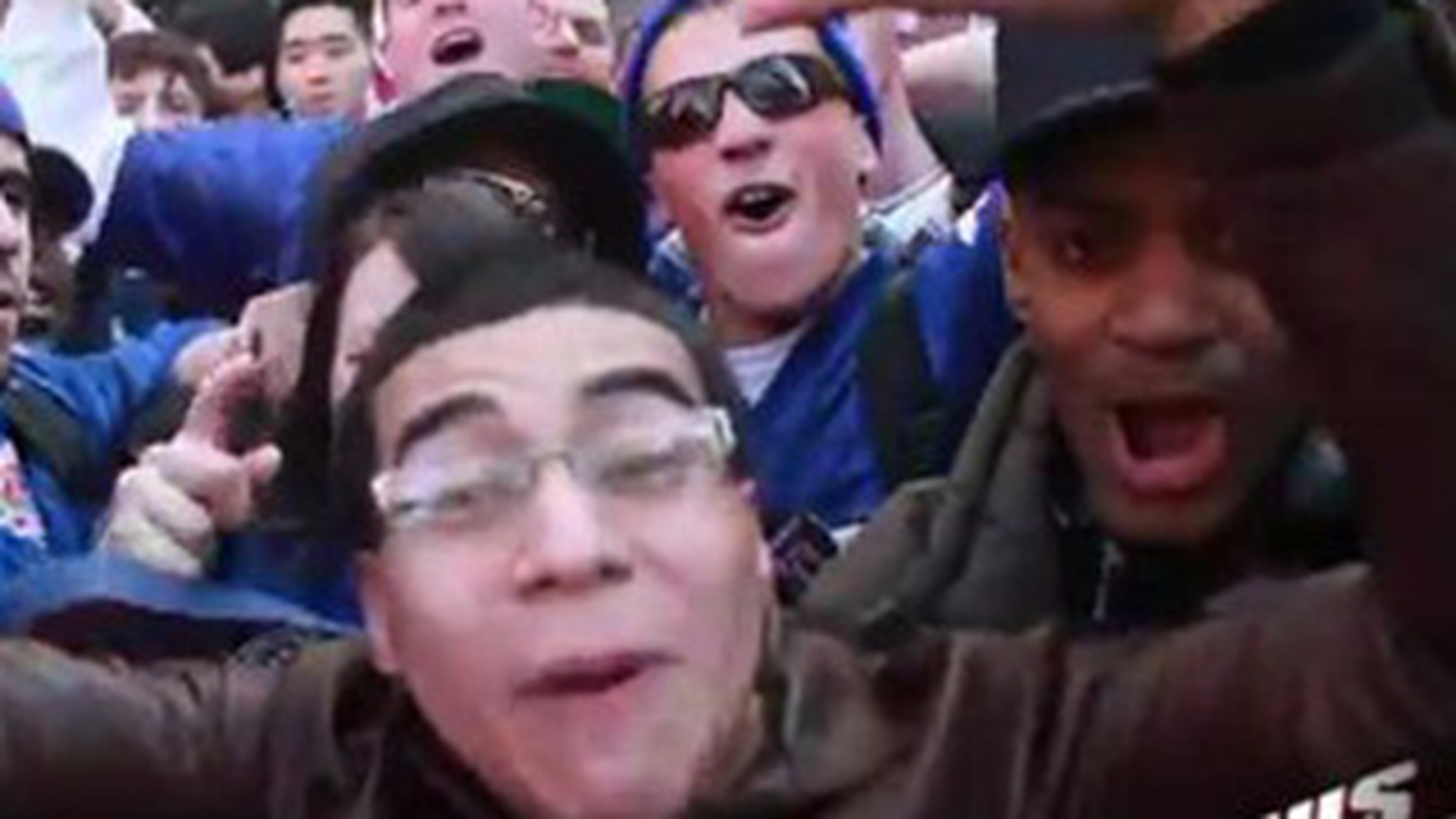 VIDEO Haos dupa Super Bowl! Televiziunea lui 50 Cent iti arata cum au sarbatorit americanii victoria echipei New York Giants si cum politistii injurati nu le faceau nimic fanilor!