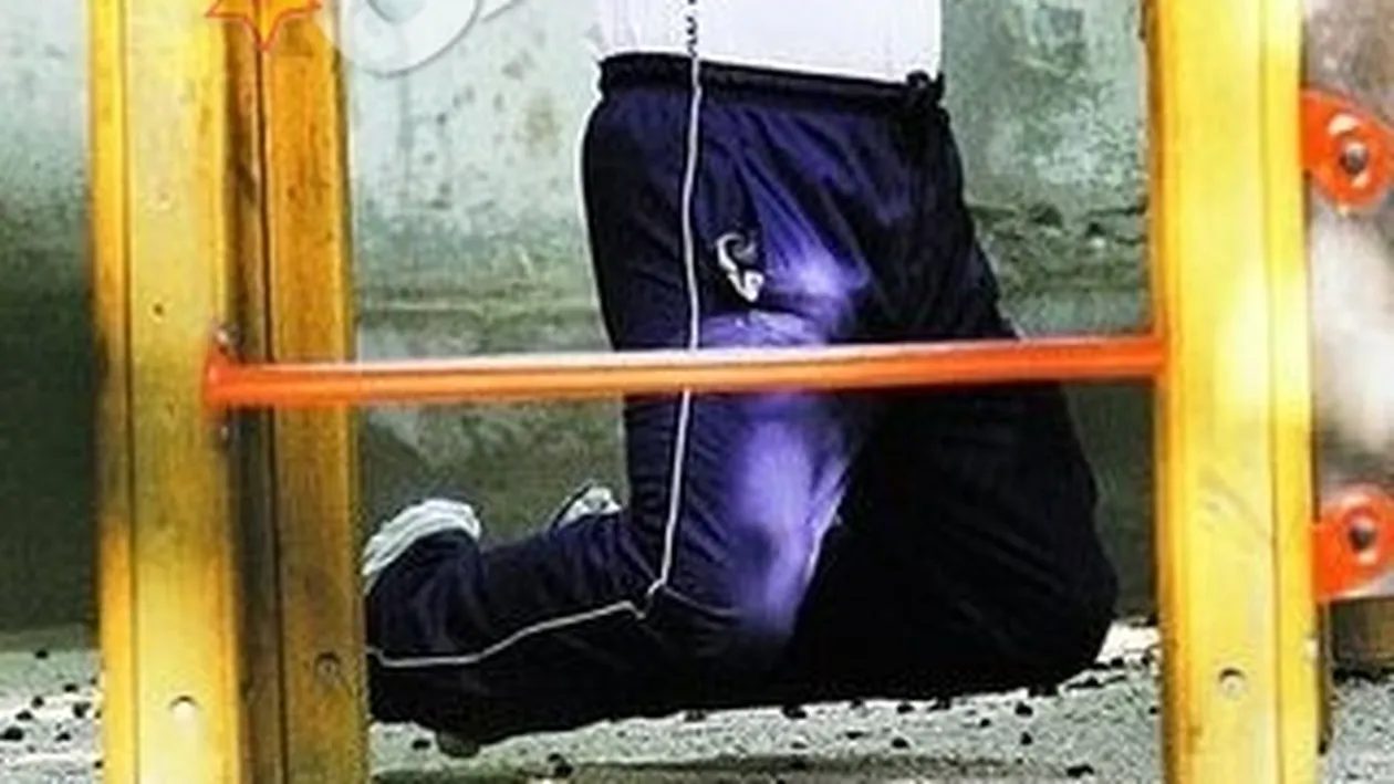 Stolo, antrenament dur in ziua alegerilor. Inainte de a merge la vot, fostul premier a facut flotari si tractiuni in parc