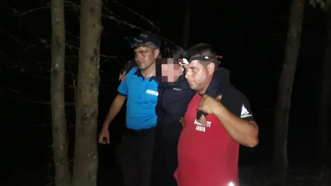 Turiști epuizați, salvați de jandarmi și salvamoniști