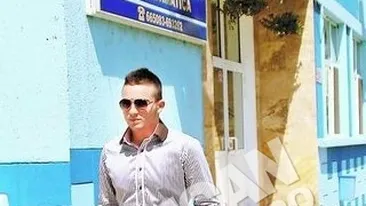 Fiul edilului din Constanta a intrat relaxat in sala de examen. Raducu Mazare, bacalaureat fara emotii