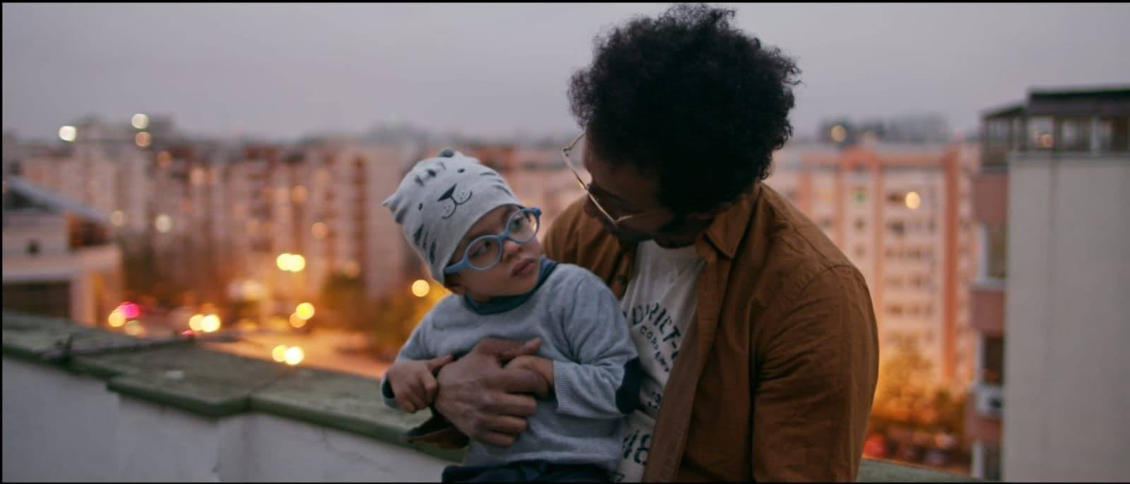 Kamara, strigăt disperat de ajutor. Strânge bani ca să-și salveze băiețelul