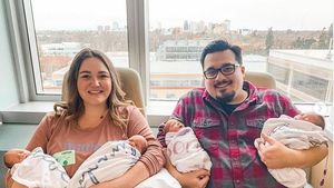 O mamă la 700.000 pățește așa ceva! Povestea tinerei care a născut patru copii în aceeași zi. FOTO