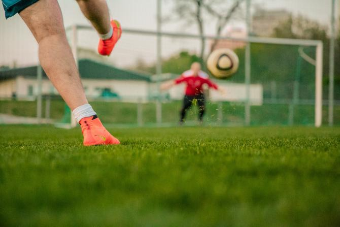 Iubita îl acuză pe unul dintre fotbaliștii-vedetă ai lui Hagi