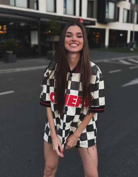 Theo Rose, reacție surprinzătoare după ce a fost criticată pentru aspectul fizic: ”Mă interesează să nu fiu proastă”
