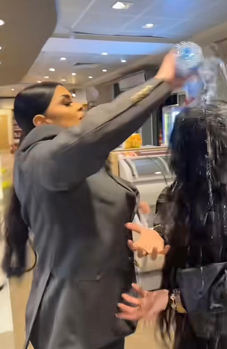Raluca Drăgoi o atacă pe Narcisa Moisa. Foto: Captură TikTok