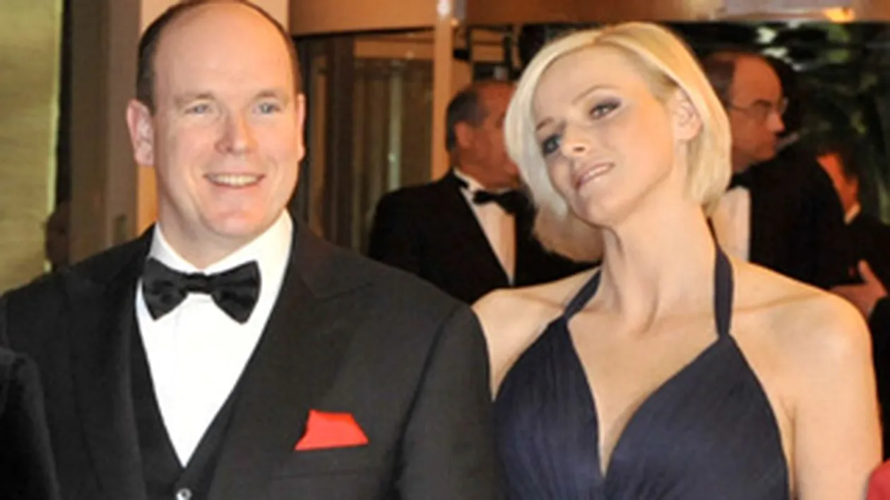 Albert al II-lea si principesa Charlene au primit o sculptura si un tablou de la supusii lor