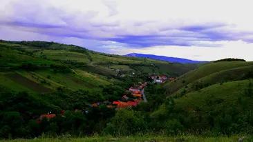 Euronews a făcut un reportaj despre „satul fără hoți” din România! Aici nu există uși încuiate și oamenii nu-și ascund banii