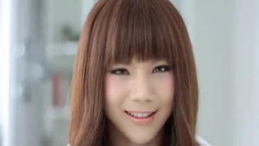 Cea mai neinspirată reclamă! Cum reuseste această tânără să obtină sâni cu 3 mărimi mai mari cu ajutorul unui sutien