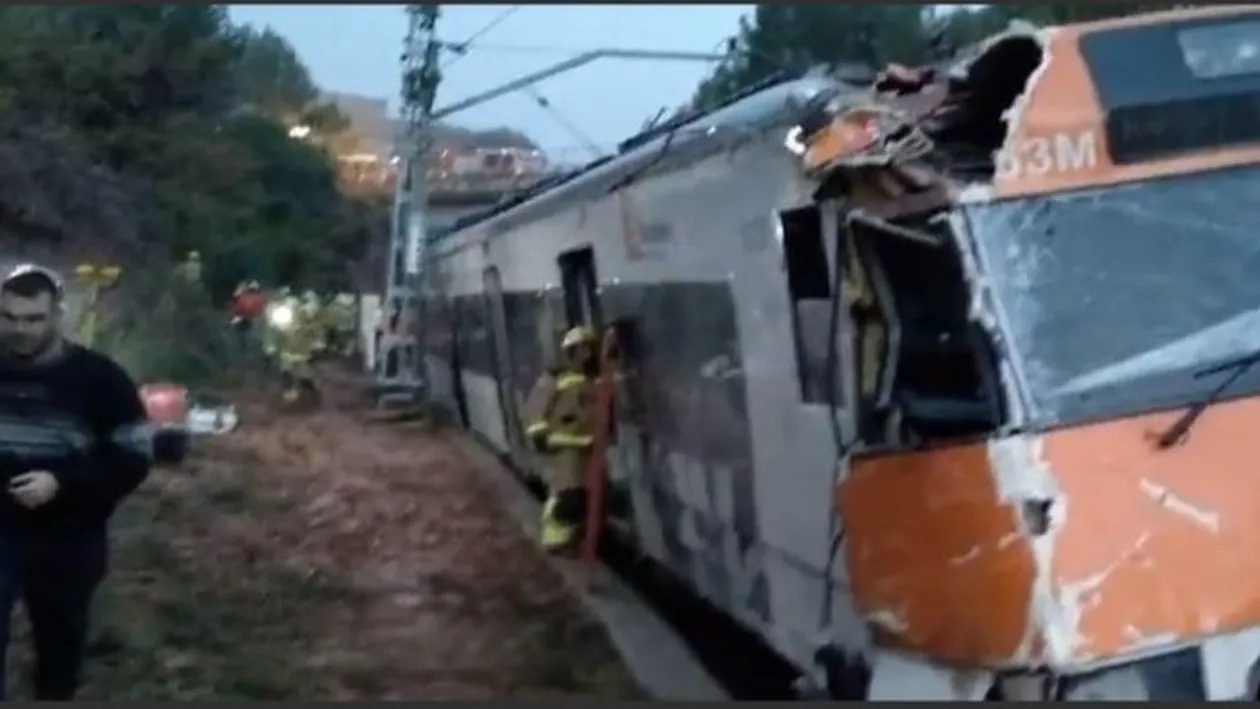Tragedie la Barcelona! Un tren cu 150 de oameni a deraiat! VIDEO