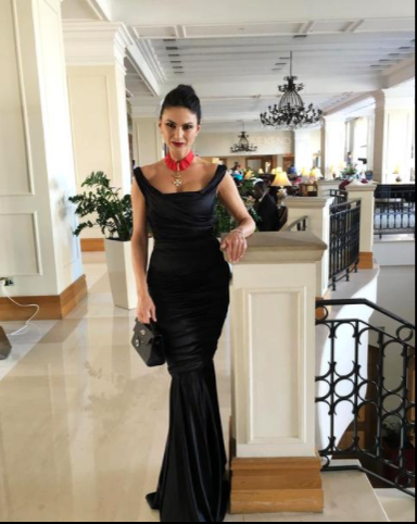 Ramona Badescu se pregătește de botezul micuțului ei