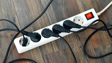 7 aparate din apartament care consumă cel mai mult curent, chiar și când sunt oprite. De asta plătești mult factura la lumină!