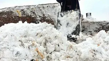 Tragedie mare! Cel puţin 26 de persoane au murit într-o furtună de zăpadă