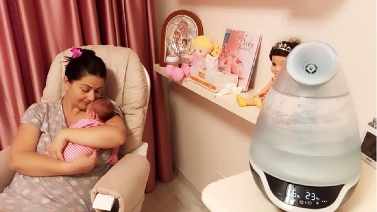 Gabriela Cristea are motiv de bucurie înainte ca fetiţa ei să împlinească o lună! "Mama adoptivă" a vedetei a dat-o de gol