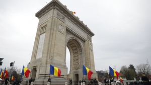Incident la ceremonia de 1 Decembrie! Mai multe persoane au forțat filtrul jandarmilor din Piața Charles de Gaulle