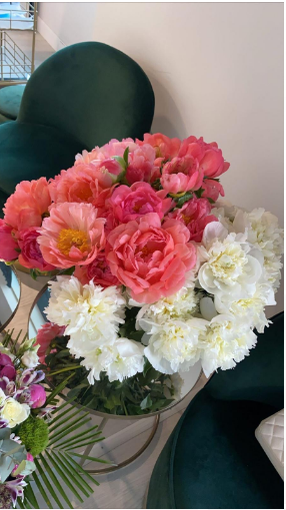 Florile, de ziua ei, au curs gârlă