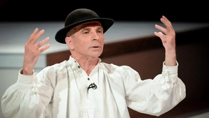BREAKING | Grigore Leșe, luat cu ambulanța de la hotel. Artistul și-a pierdut cunoștința după un recital în Botoșani