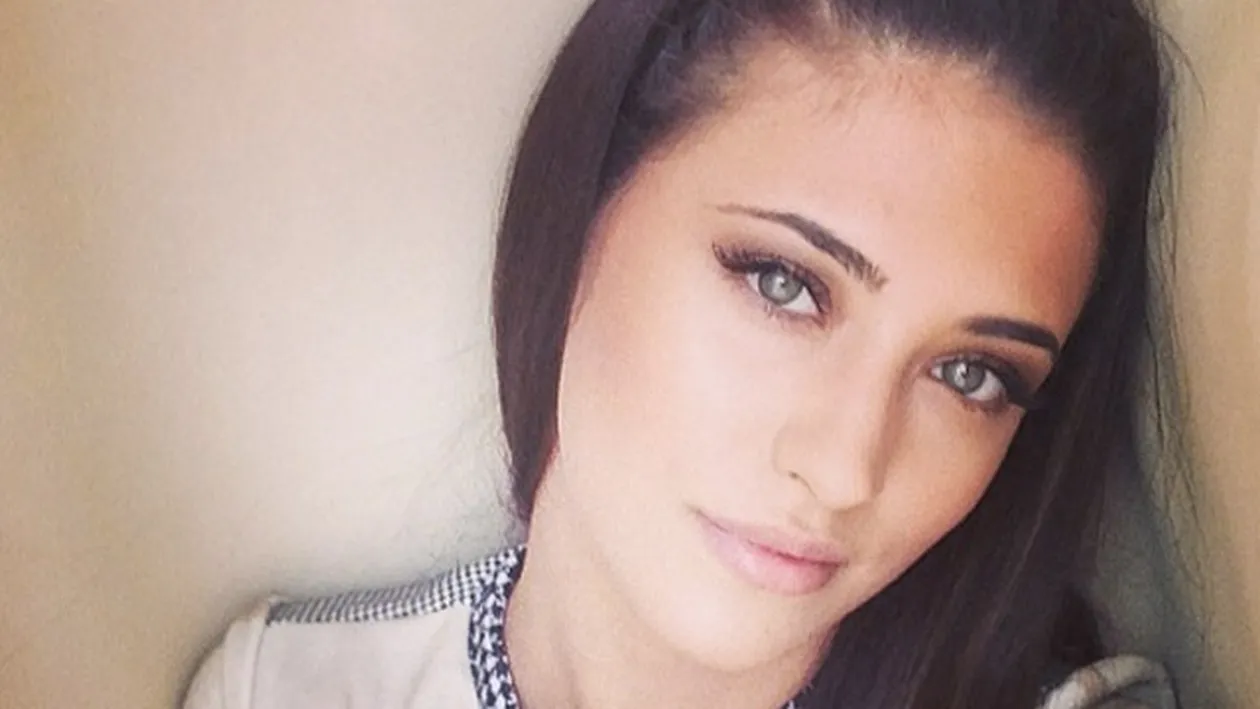 Antonia arata ca o scolarita sexy! Cum si-a schimbat look-ul vedeta