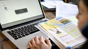 Anunțul făcut de Ministerul Educației. Ce elevi vor face cursuri online săptămâna viitoare