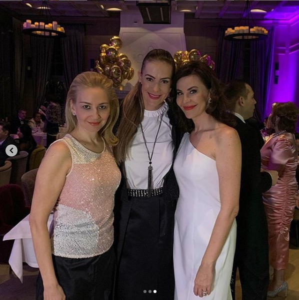 Adina Alberts, rasfățată cu cadouri de lux de ziua ei. Ce pantofi și-a luat Gabriela Cristea la little black dress, care i-a ascuns burtica de gravidă