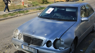 Incident incredibil la Timisoara! Politistii au distrus o masina pe care o ridicasera pentru tractare, iar apoi au fugit!