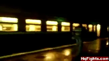 VIDEO INCREDIBIL! Peste 30 de oameni se bat in tren!