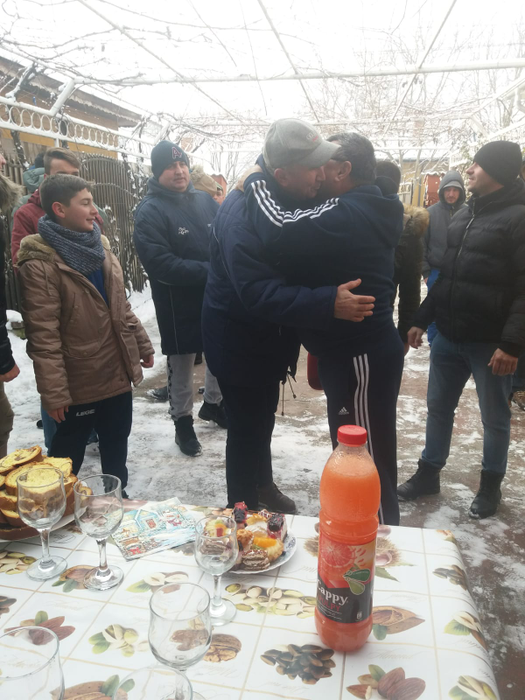 Fotbaliștii-colindători sunt întâmpinați cu multă căldură