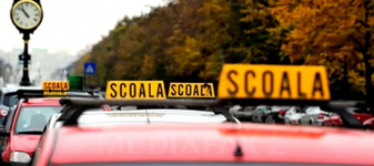 Lecție de condus cu instructorul băut. Prins de polițiști chiar în timpul orei