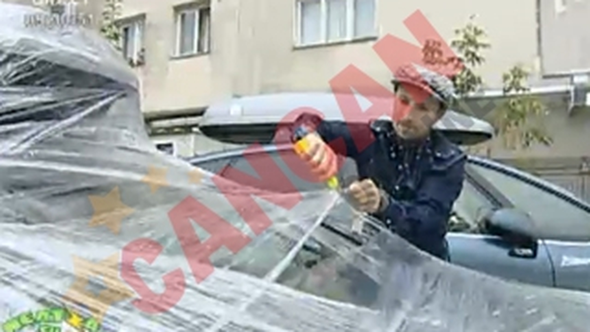 VIDEO Razvan si Dani, victimele farselor colegilor de la "Neatza"! Le-au infasurat masinile in folie din plastic