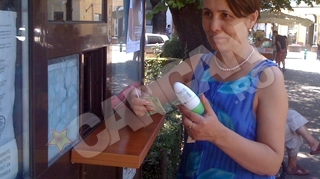 VIDEO Superoferta pe mijloacele de transport public din Timisoara! Bilete de autobuz cu un deodorant inclus in pret