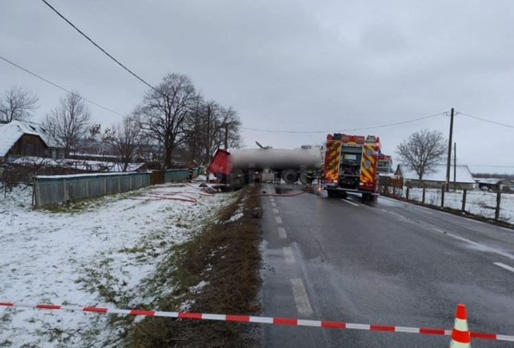 Filmul tragediei de pe E85. Constantin, Teodora și Sofia n-au mai avut nicio șansă, după ce mașina lor a ars ca o torță