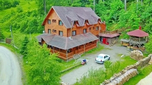 Ce a făcut un bistrițean, în timpul unui "teambuilding" din Cluj. A așteptat să adoarmă șeful lui, i-a furat mașina și ce a urmat - depășește orice imaginație