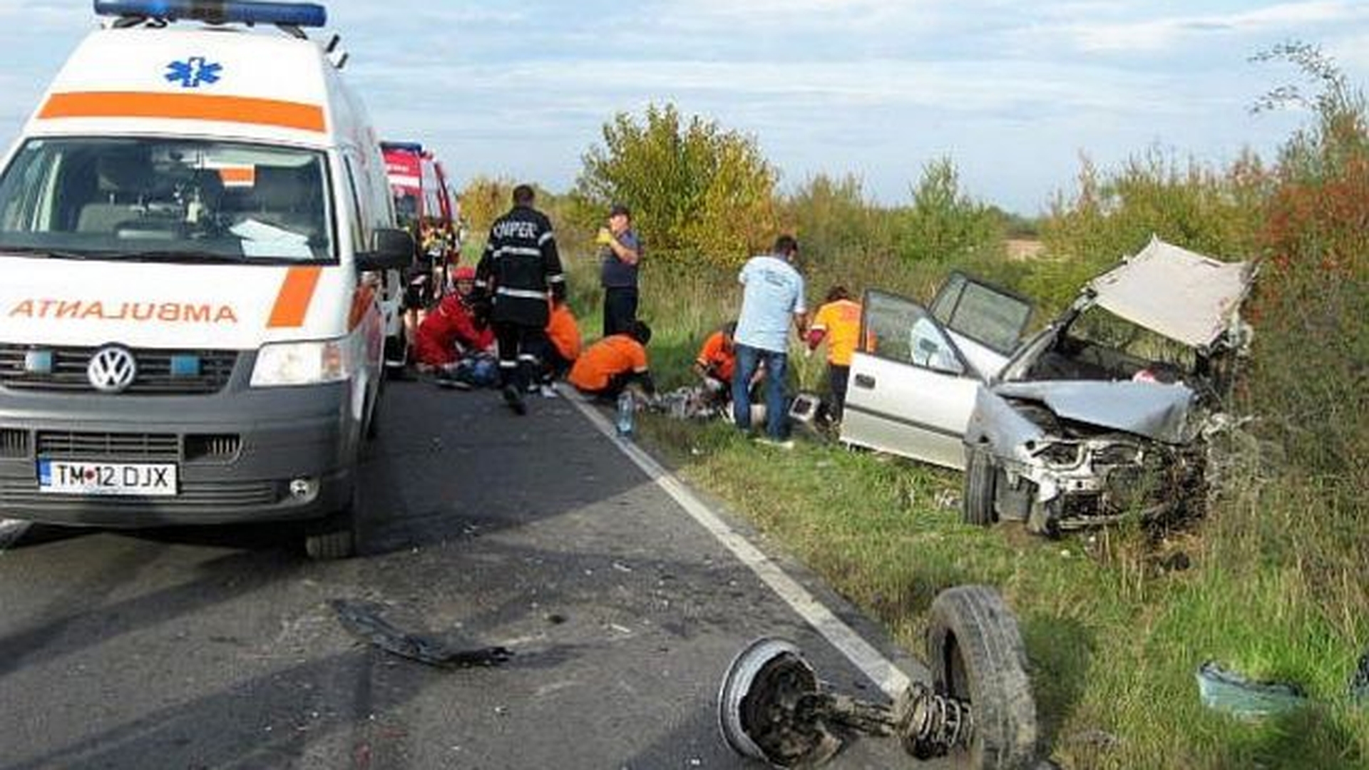 Accident grav în Timiș: doi tineri morți după ce au intrat cu mașina într-un microbuz