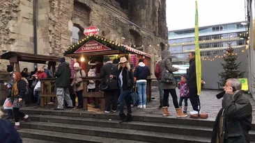 O blondă celebră de la noi printre vizitatorii târgului de Crăciun de la Berlin unde a fost comis atentatul terorist