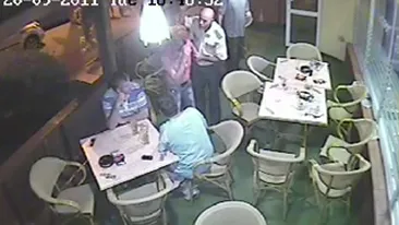 Chelnerita batuta de un client intr-un bar din Galati! Incidentul a fost surprins de camera de supraveghere
