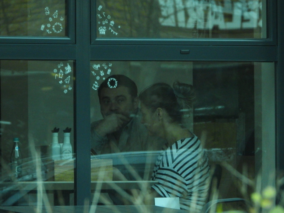 Dana Nălbaru, la restaurant, alături de un bun prieten (Foto: CANCAN.RO)